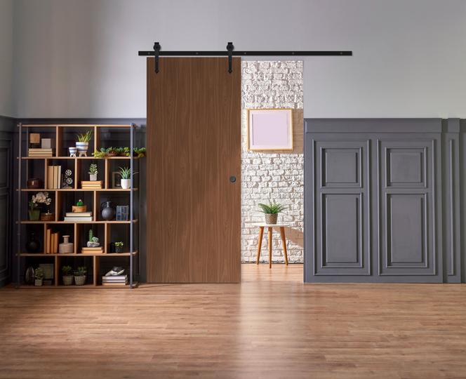 Systém posuvných dveří LOFT v prémiové barvě ořech Systém posuvných dveří LOFT v prémiové barvě ořech